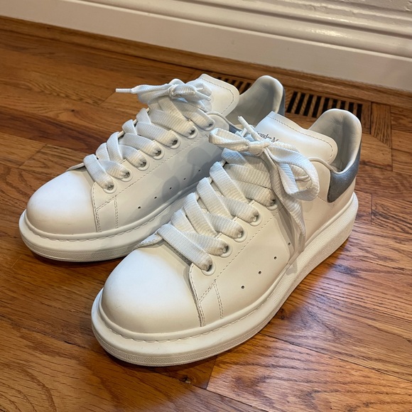 Alexander McQueen Women’s Oversized Sneaker Size 39 - Picture 1 of 12